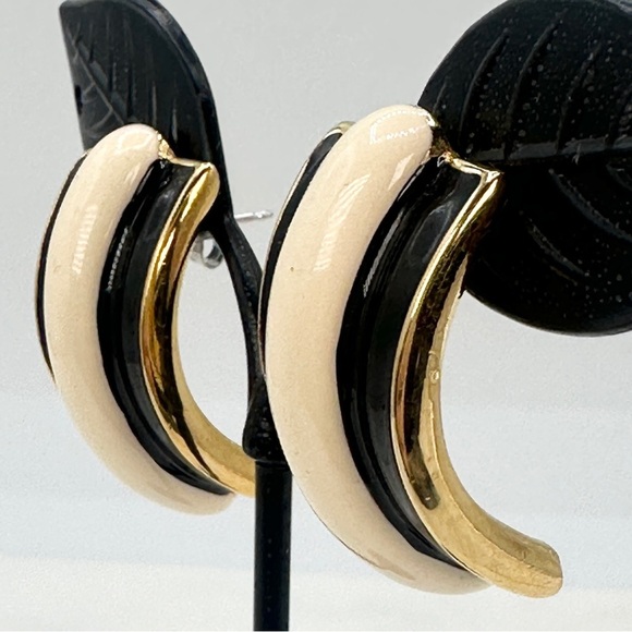 Vintage Monet Pierced Earrings 80s 90s Signed Half Hoops Black and Cream Enamel - Picture 4 of 10